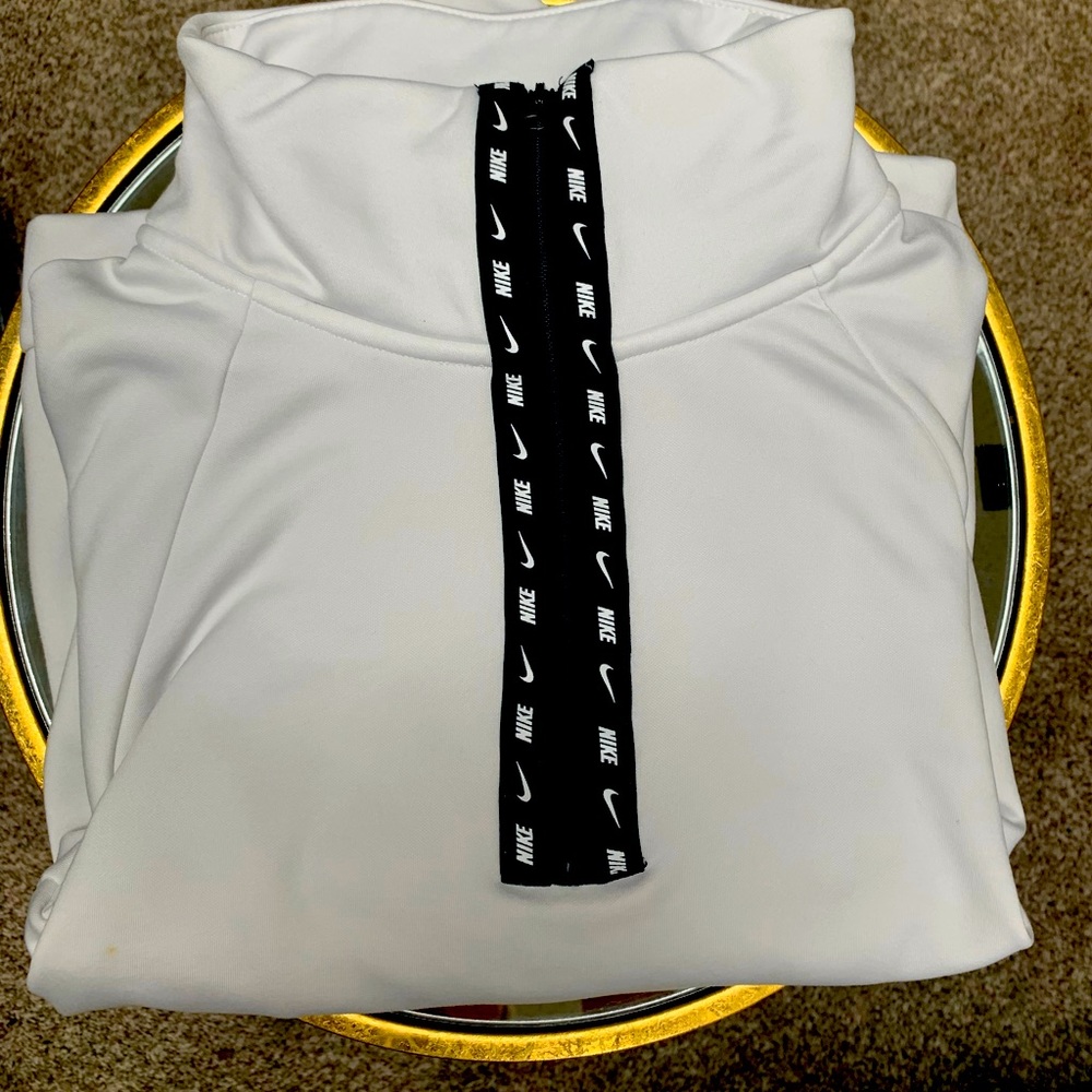 Womens oversized small white Nike quarter zip. Fits oversized. Good condition